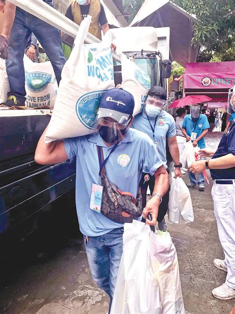HELP: Mayor Emi Calixto.